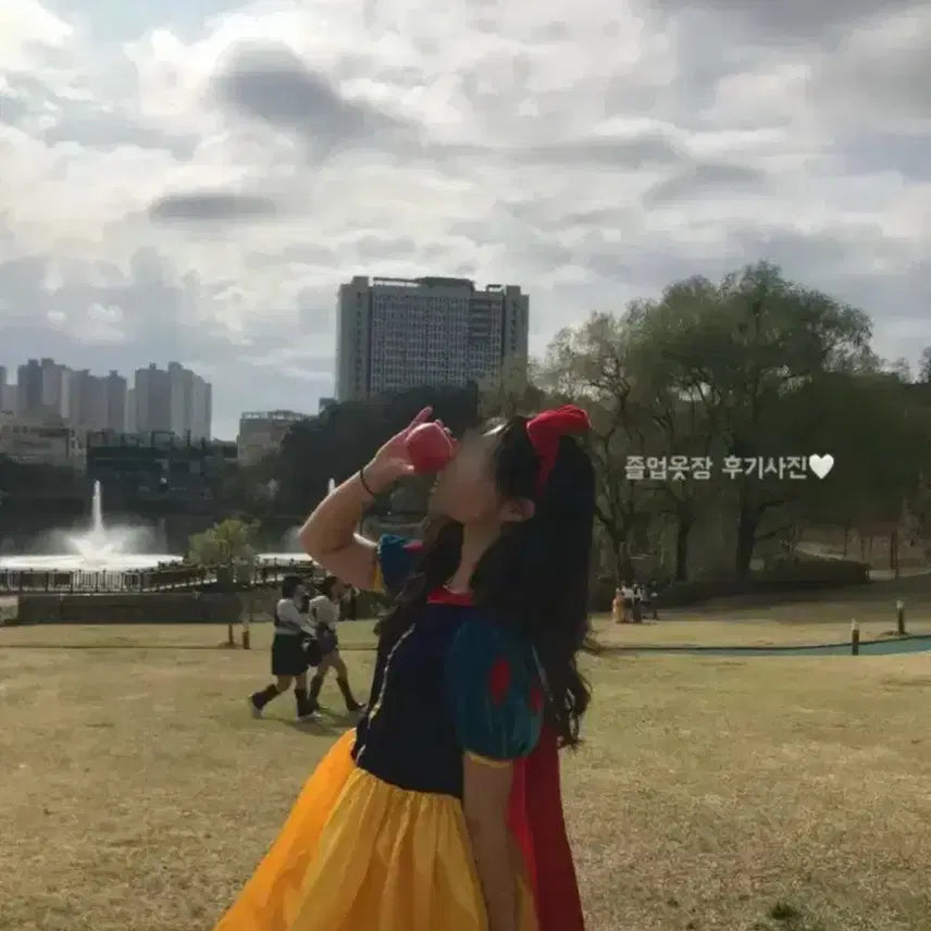 [BUNJANG] Snow White Dress for Graduation Photoshoot / (진짜예쁨. 퀄리티1등) 백설공주 드레스 디즈니 웨딩 졸업사진 대여 졸사