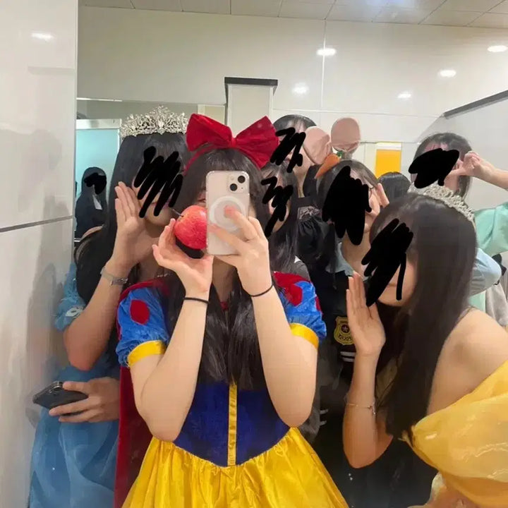 [BUNJANG] Snow White Dress for Graduation Photoshoot / (진짜예쁨. 퀄리티1등) 백설공주 드레스 디즈니 웨딩 졸업사진 대여 졸사