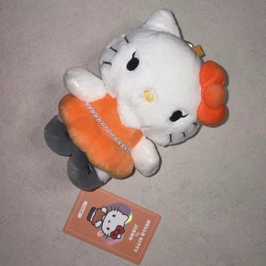 [BUNJANG] Hello Kitty x Jisoo Orange Collaboration Keyring / 헬로키티X지수 콜라보 오렌지색 키