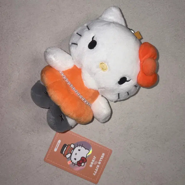[BUNJANG] Hello Kitty x Jisoo Orange Collaboration Keyring / 헬로키티X지수 콜라보 오렌지색 키
