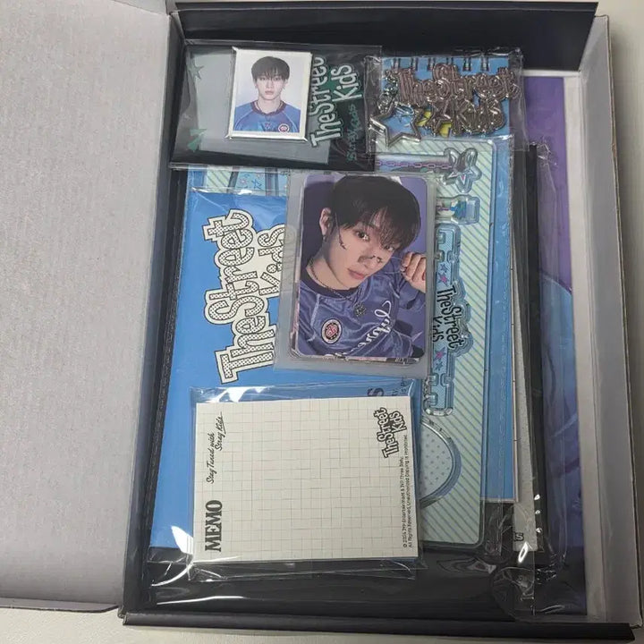[SOLD OUT] 스트레이키즈 2025 시즌그리팅 The Street Kids (개봉)