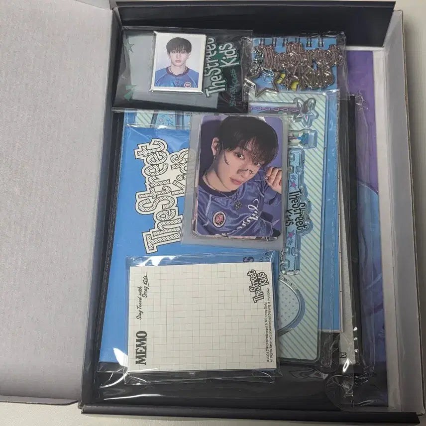 [SOLD OUT] 스트레이키즈 2025 시즌그리팅 The Street Kids (개봉)