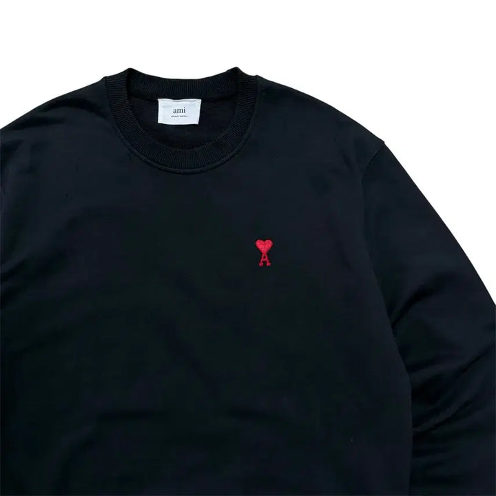 [BUNJANG] Ami Ami Small Heart Embroidery Deep Black Sweatshirt / Ami 아미 맨투맨