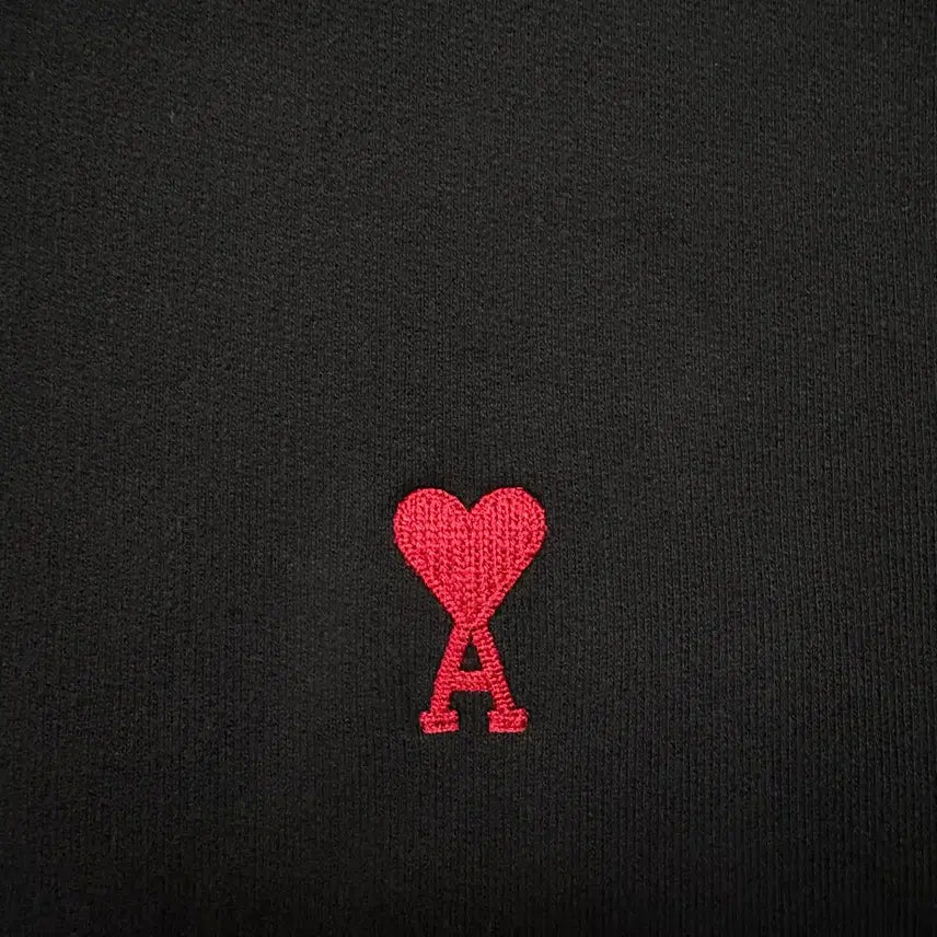 [BUNJANG] Ami Ami Small Heart Embroidery Deep Black Sweatshirt / Ami 아미 맨투맨