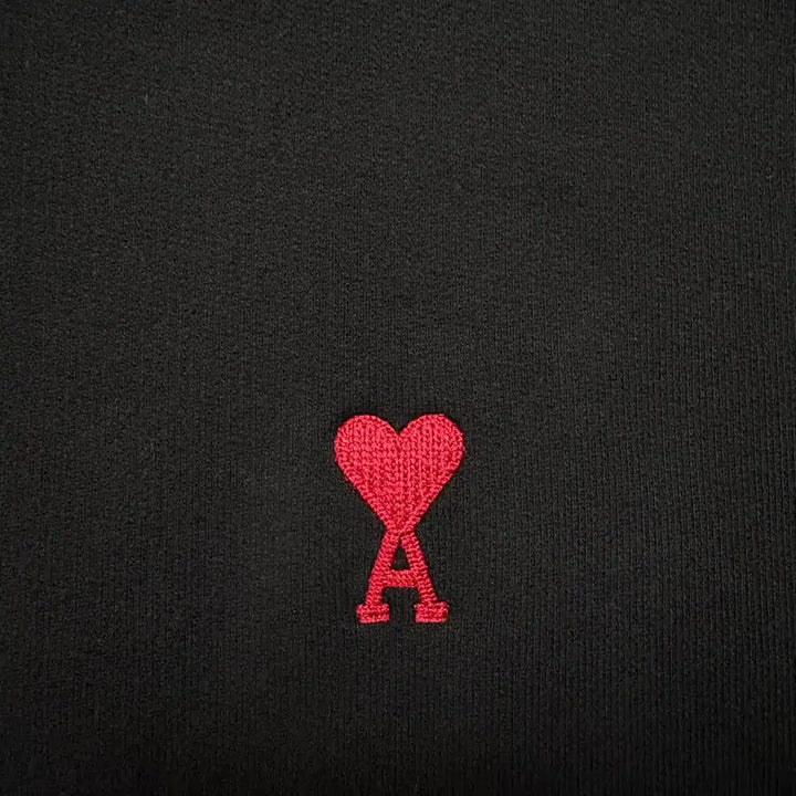[BUNJANG] Ami Ami Small Heart Embroidery Deep Black Sweatshirt / Ami 아미 맨투맨