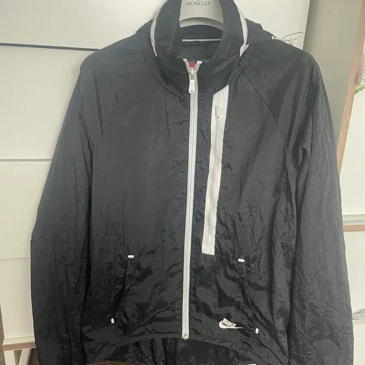 [BUNJANG] Nike Lightweight Windbreaker Jacket (Black, 85) / 나이키 홑겹 바람막이 블랙85