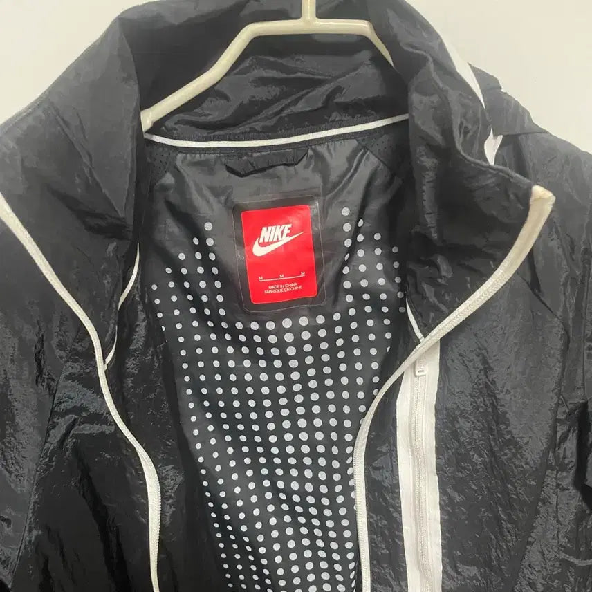 [BUNJANG] Nike Lightweight Windbreaker Jacket (Black, 85) / 나이키 홑겹 바람막이 블랙85