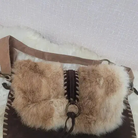 [BUNJANG] Purple Fur Shoulder Bag with Chain Detail / 퍼플 퍼 숄더백 체인 가방 여러개 개당 두개 7천