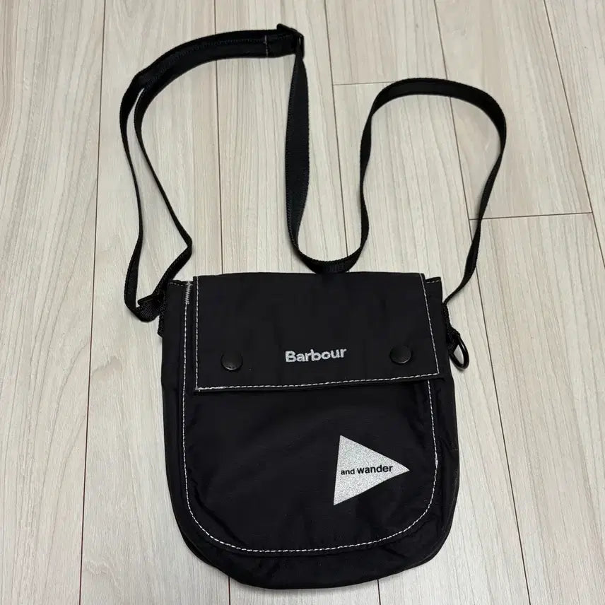 [BUNJANG] Barbour x And Wander Shoulder Pouch / 바버 x 앤드원더 숄더 파우치