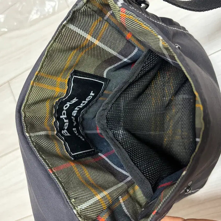 [BUNJANG] Barbour x And Wander Shoulder Pouch / 바버 x 앤드원더 숄더 파우치