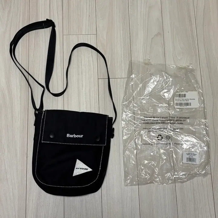 [BUNJANG] Barbour x And Wander Shoulder Pouch / 바버 x 앤드원더 숄더 파우치