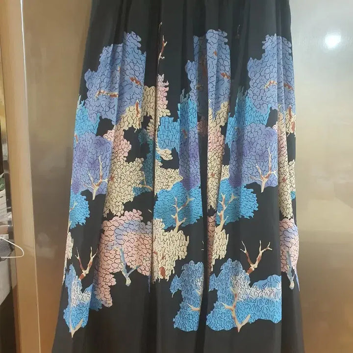 [BUNJANG] Floral Pattern Black Long Skirt / 플라워 패턴 블랙 롱 스커트55~66