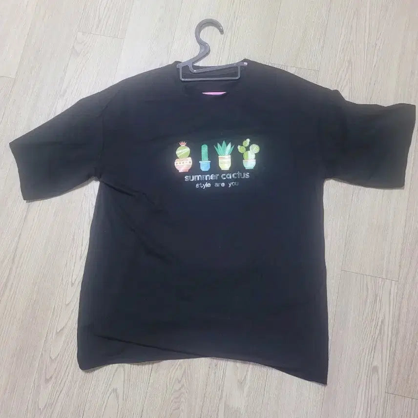 [BUNJANG] Black Cactus Printed Short Sleeve T-shirt / 블랙 선인장 프린팅 반팔 티셔츠