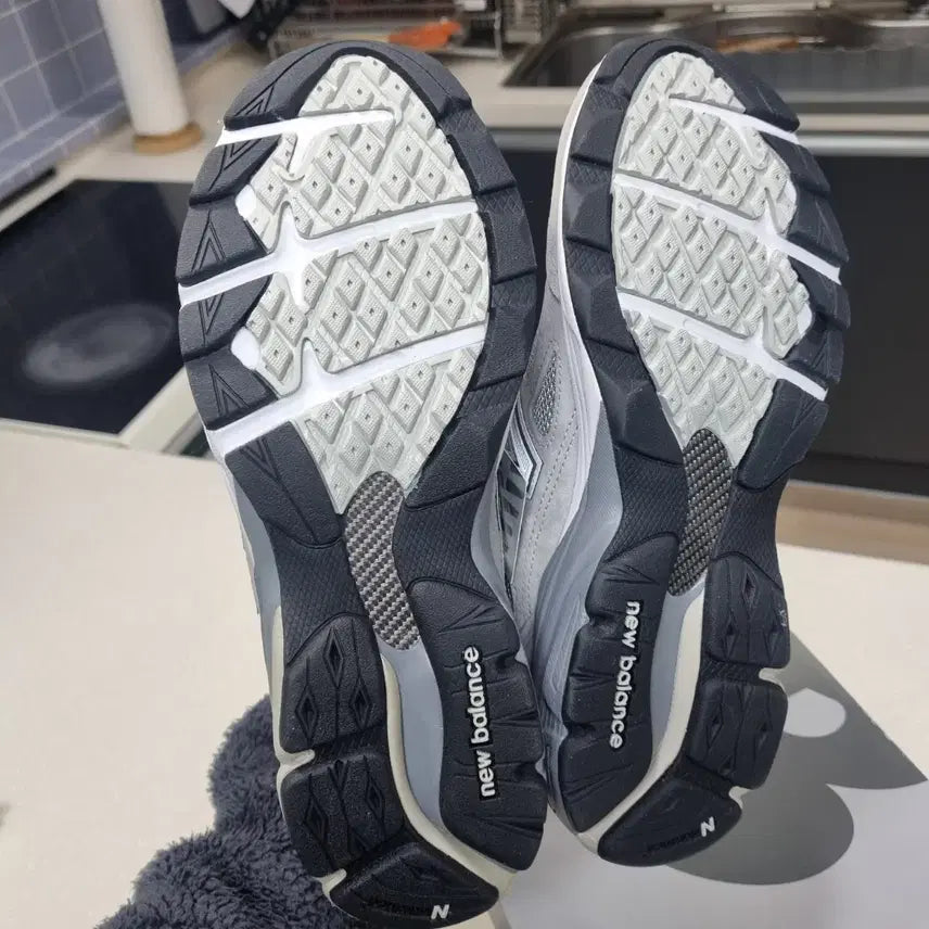 [BUNJANG] New Balance 990v3 Gray Sneakers / 뉴발란스 990v3 그레이 [260]