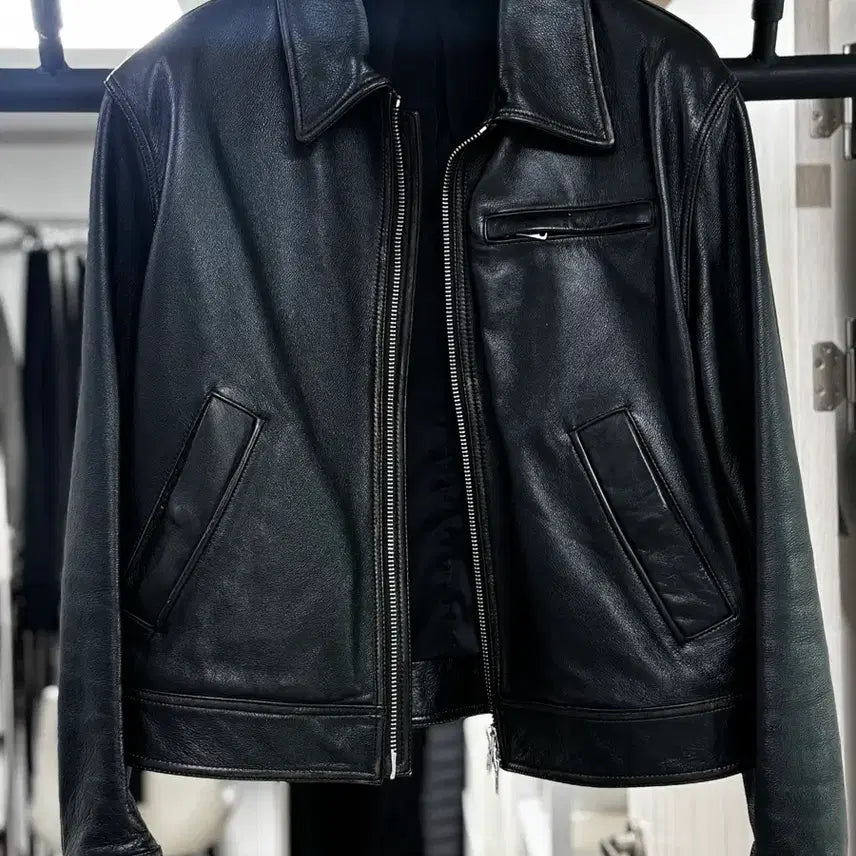 [BUNJANG] coor Distressed Padded Leather Jumper Dark Brown L / 쿠어 (coor) 디스트레스드 패디드 숄더 레더 점퍼(다크브라운) L
