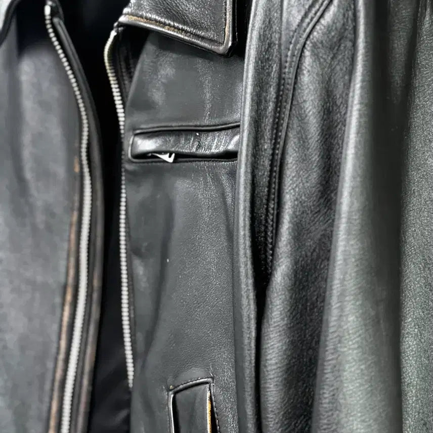 [BUNJANG] coor Distressed Padded Leather Jumper Dark Brown L / 쿠어 (coor) 디스트레스드 패디드 숄더 레더 점퍼(다크브라운) L
