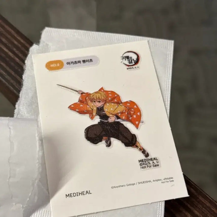 [BUNJANG] Mediheal Demon Slayer Zenitsu Sticker / 메디힐 귀멸의칼날 귀칼 젠이츠 스티커