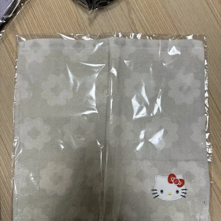 [BUNJANG] Sanrio Hello Kitty Limited Edition Bag Set / 산리오 헬로키티 한정판 가방세트