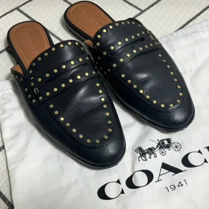 [SOLD OUT] 코치 스터드 블로퍼 블랙 250
