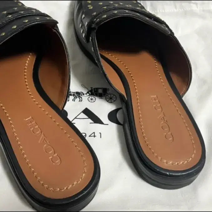 [SOLD OUT] 코치 스터드 블로퍼 블랙 250