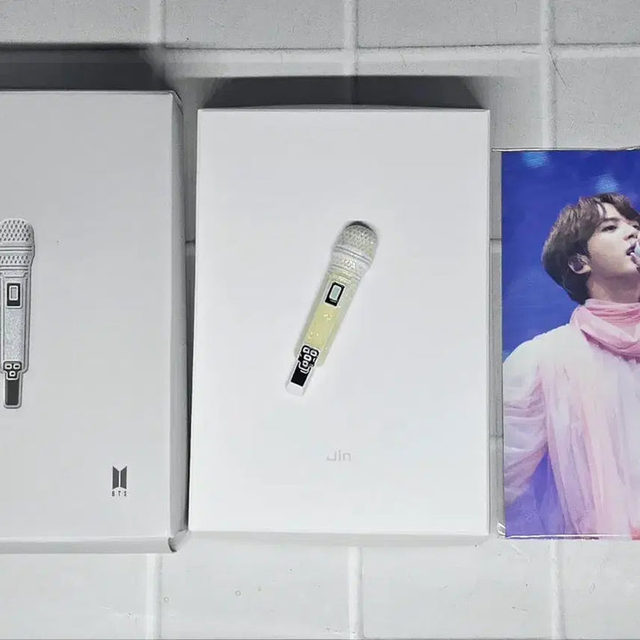 [SOLD OUT] 방탄소년단 석진 마이크 뱃지 포카 포함 BTS JIN MIC BADGE