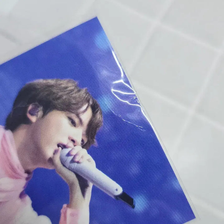 [SOLD OUT] 방탄소년단 석진 마이크 뱃지 포카 포함 BTS JIN MIC BADGE