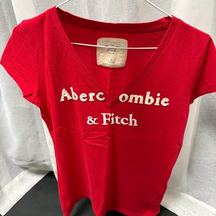 [BUNJANG] Abercrombie Red V-neck Short Sleeve T-shirt / 아베크롬비 레드 V넥 반팔 티셔츠 XS