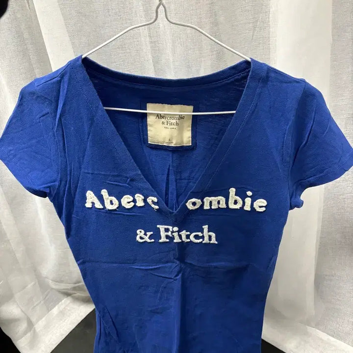 [BUNJANG] Abercrombie Blue V-Neck Short Sleeve T-shirt / 아베크롬비 파란색 V넥 반팔티셔츠