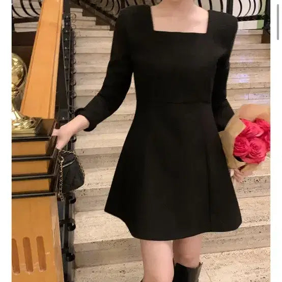 [BUNJANG] Attrangs Twist Square Neck Mini Dress / 아뜨랑스 트위스 스퀘어넥 원피스