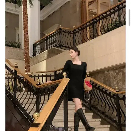 [BUNJANG] Attrangs Twist Square Neck Mini Dress / 아뜨랑스 트위스 스퀘어넥 원피스