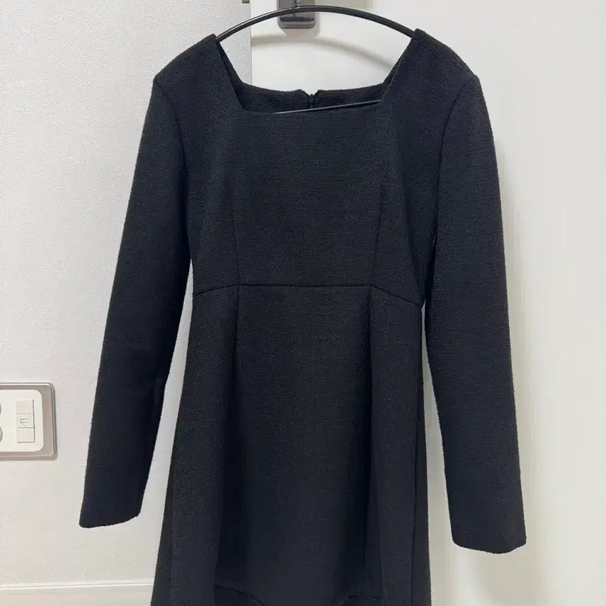 [BUNJANG] Attrangs Twist Square Neck Mini Dress / 아뜨랑스 트위스 스퀘어넥 원피스