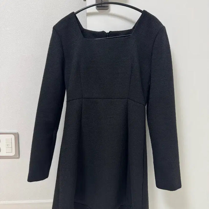 [BUNJANG] Attrangs Twist Square Neck Mini Dress / 아뜨랑스 트위스 스퀘어넥 원피스