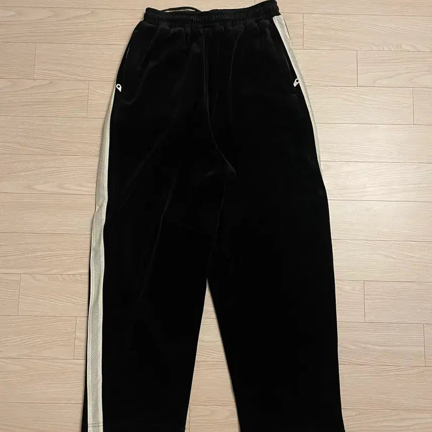 [BUNJANG] Brown Yard Velour Track Pants - Black / [3] 브라운야드 벨루어트랙 팬츠 블랙