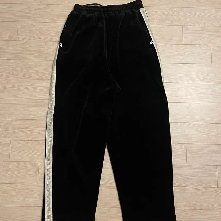 [BUNJANG] Brown Yard Velour Track Pants - Black / [3] 브라운야드 벨루어트랙 팬츠 블랙