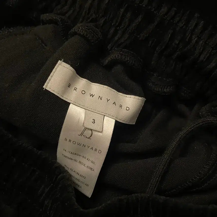 [BUNJANG] Brown Yard Velour Track Pants - Black / [3] 브라운야드 벨루어트랙 팬츠 블랙