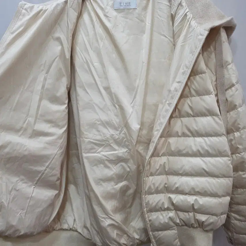 [BUNJANG] Time Ivory Hooded Lightweight Padded Jacket / (정품)타임 아이보리 후드 여성 경량 패딩