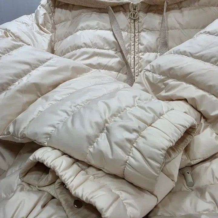 [BUNJANG] Time Ivory Hooded Lightweight Padded Jacket / (정품)타임 아이보리 후드 여성 경량 패딩