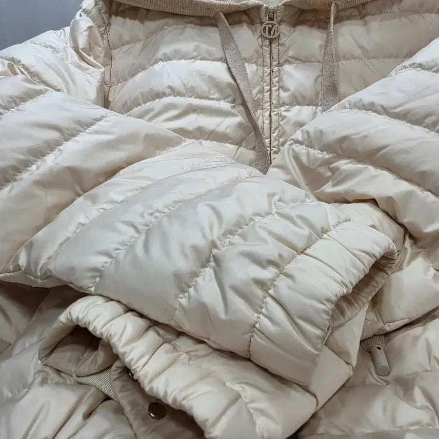 [BUNJANG] Time Ivory Hooded Lightweight Padded Jacket / (정품)타임 아이보리 후드 여성 경량 패딩