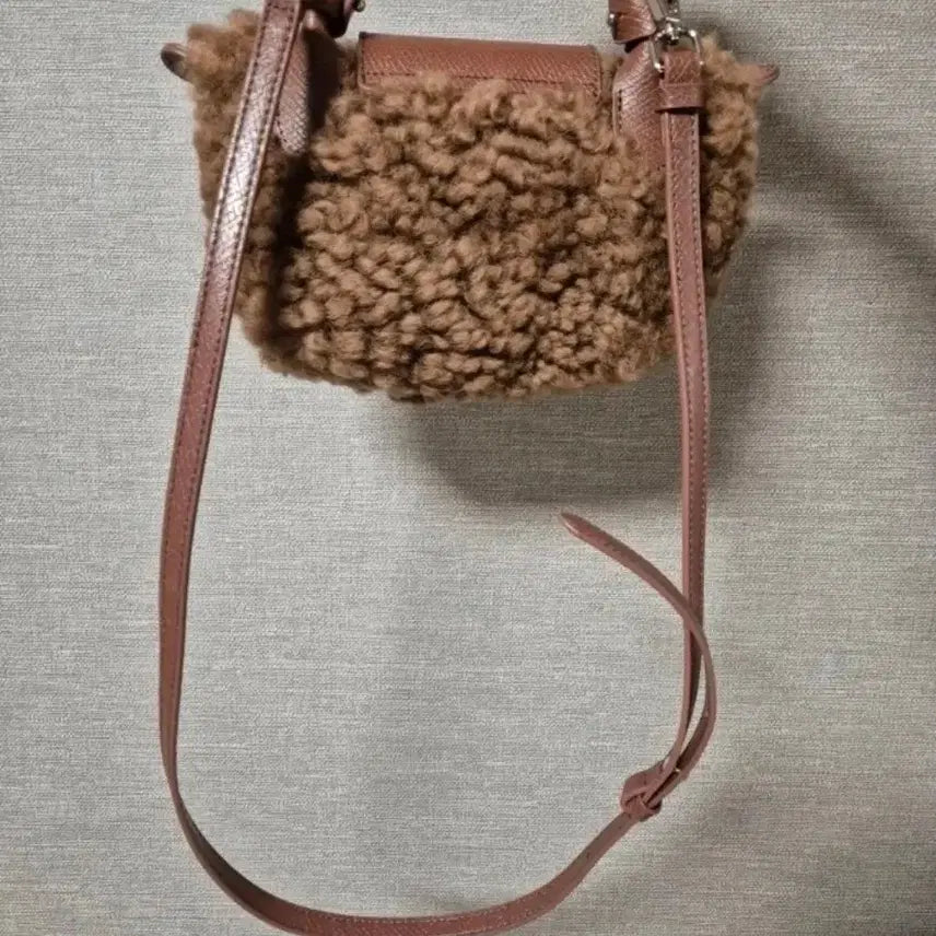 [BUNJANG] Real Lambswool Tote Crossbody Bag / 새상품 리얼 양털 토트 크로스백