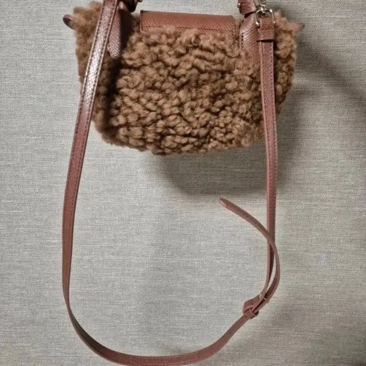 [BUNJANG] Real Lambswool Tote Crossbody Bag / 새상품 리얼 양털 토트 크로스백
