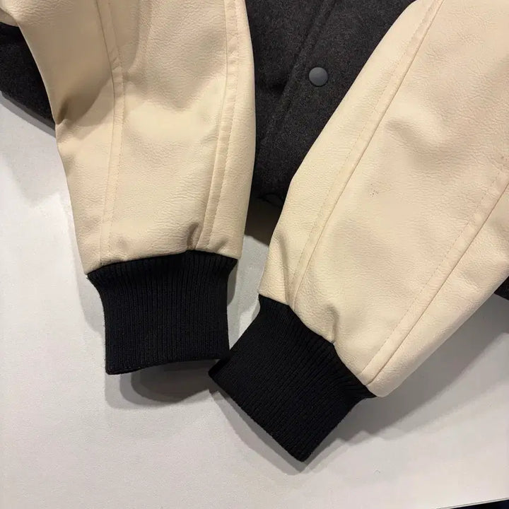 [BUNJANG] Uniqlo Leather Sleeve Stadium Varsity Jacket / [M] 유니클로 레더 소매 스타디움 바시티 자켓 D160