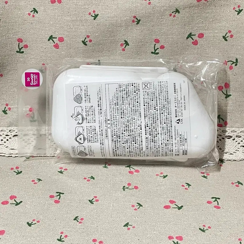 [BUNJANG] Hello Kitty Tanning Kitty White Onigiri Bento Box / 헬로키티 태닝키티 화이트 삼각김밥 케이스 다이어트 점심도시락