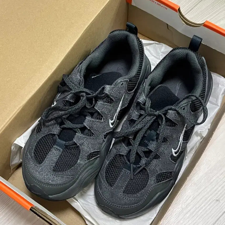 [BUNJANG] Nike Tech Hera Black Smoke Grey Sneakers / 나이키 테크 헤라 블랙 스모크 그레이