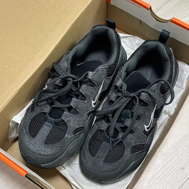 [BUNJANG] Nike Tech Hera Black Smoke Grey Sneakers / 나이키 테크 헤라 블랙 스모크 그레이