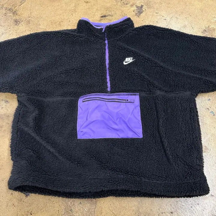 [BUNJANG] Nike Fleece Jacket with Purple Accents / [정품/M] 나이키 블랙 뽀글이 플리스 퍼플 포인트