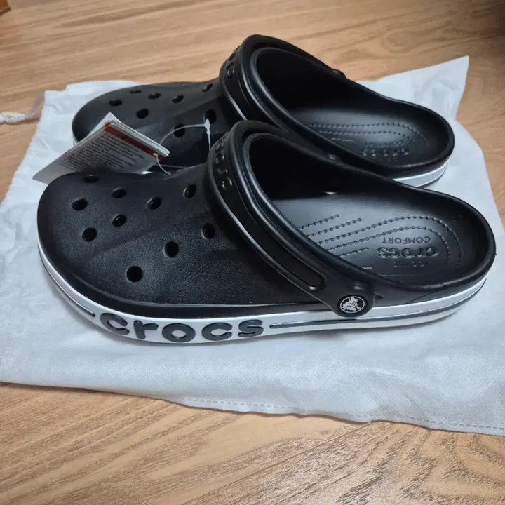 [SOLD OUT] 크록스 검정색 샌들 새상품
