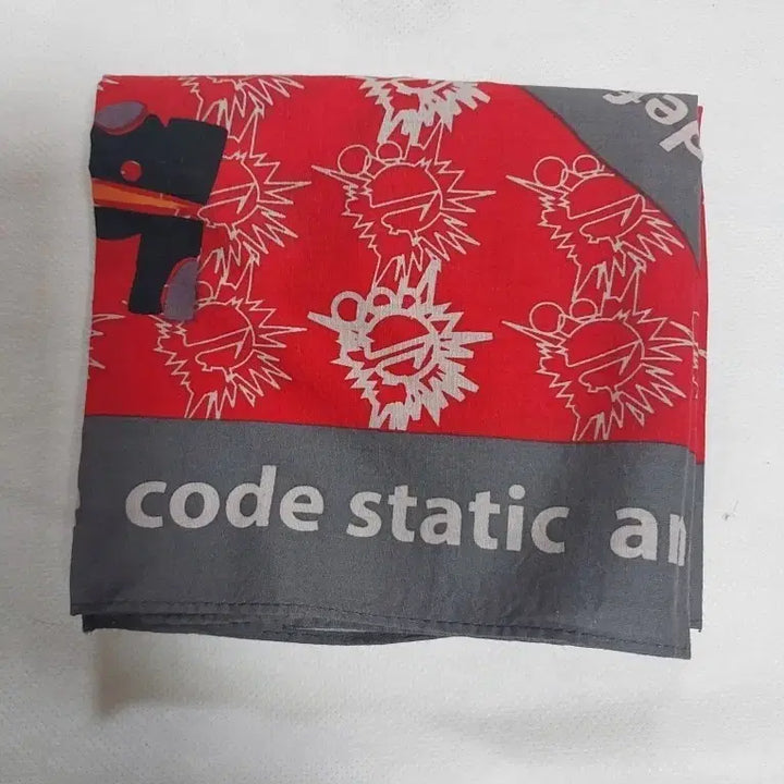 [BUNJANG] Code Static Red Pattern Scarf Handkerchief / 코드스테틱 레드 패턴 스카프 손수건