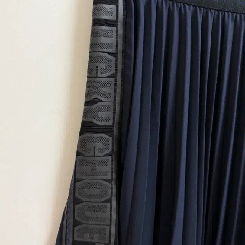 [BUNJANG] Lucky Chouette Navy Pleated Skirt / 럭키슈에뜨 네이비 플리츠 스커트/38