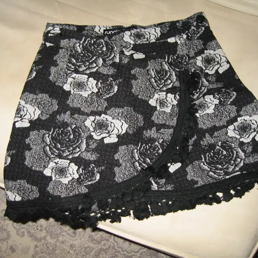 [BUNJANG] Running High Jacquard Fabric Flower Wrap Skirt / 러닝하이 자카드 패브릭 플라워 랩 스커트