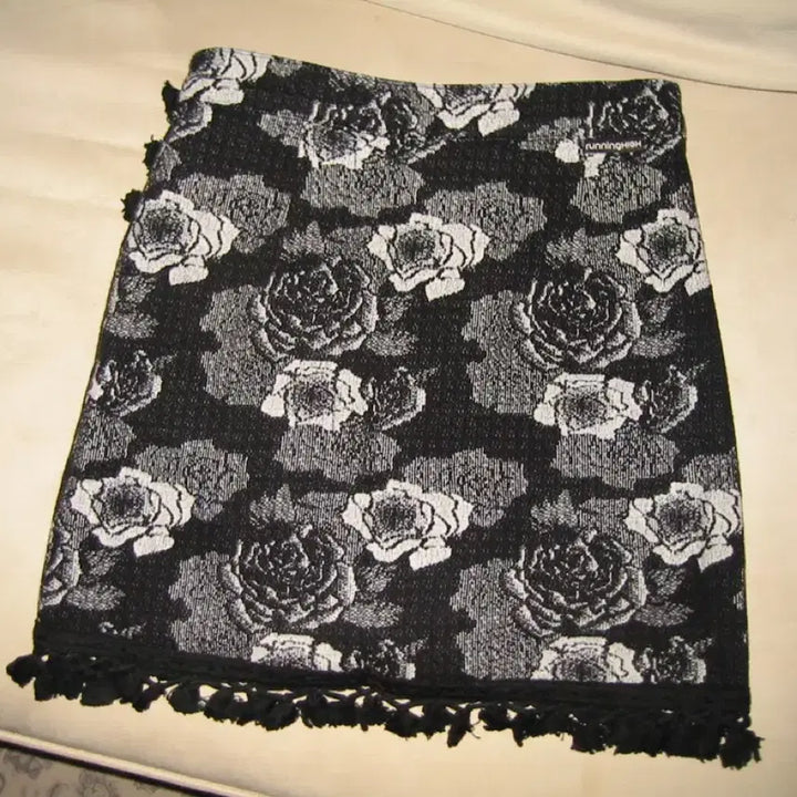 [BUNJANG] Running High Jacquard Fabric Flower Wrap Skirt / 러닝하이 자카드 패브릭 플라워 랩 스커트